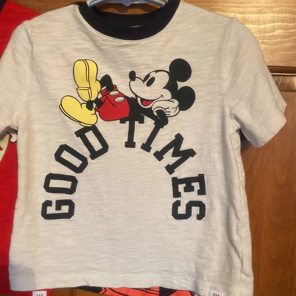 Gap Disney Mickey Mouse 5t short sleeve shirts